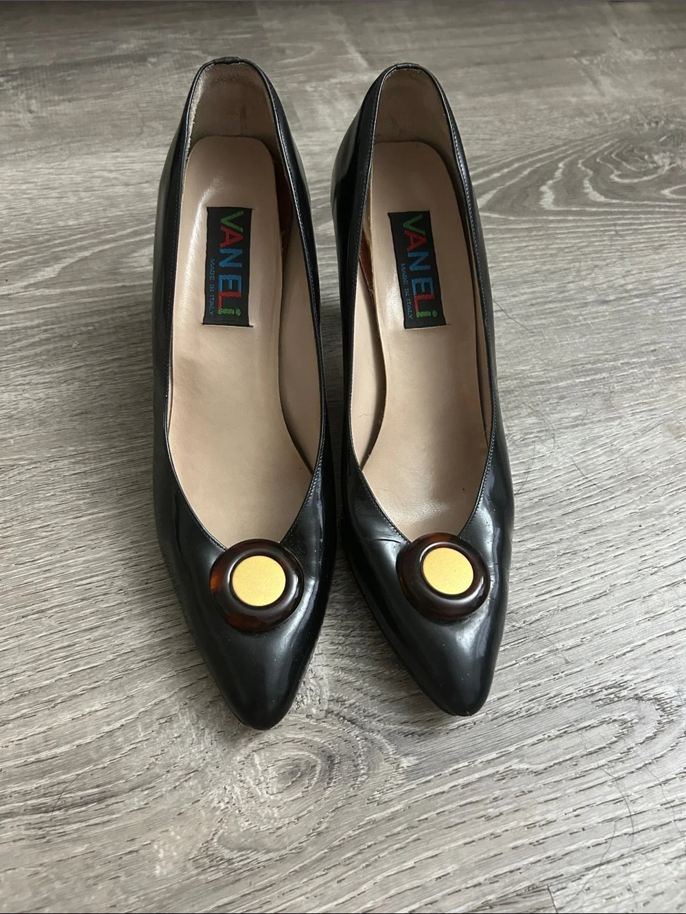 VTG deadstock Vaneli Black Pointed Toe Leather Pumps with Lucite and Gold Accent